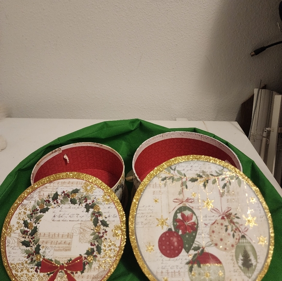 Vintage Christmas Gift Boxes trimmed in gold, ribbon handles - Picture 2 of 8